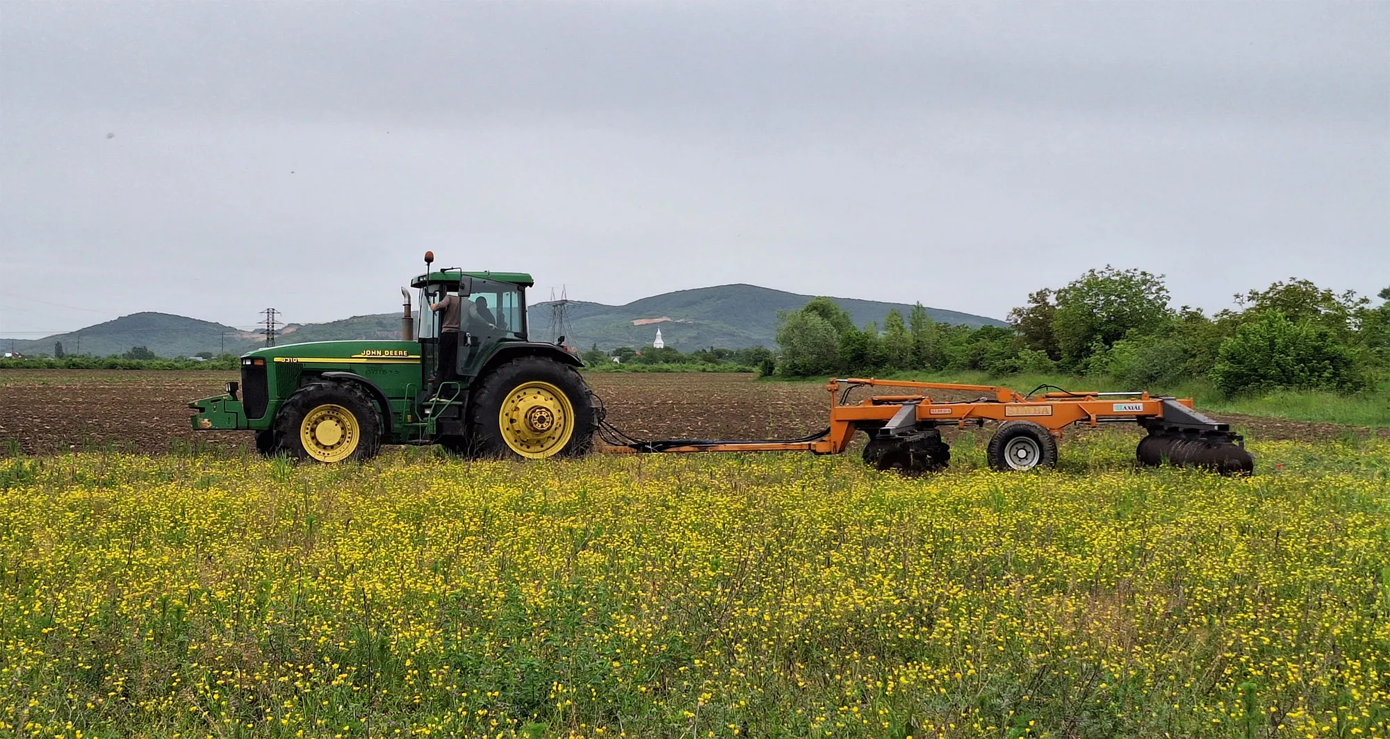 Quelle: GAW / Enno Haaks Traktor auf dem Feld