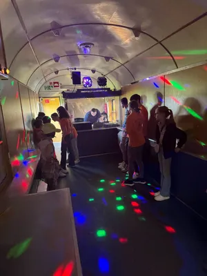 Quelle: Ralf Klöpfer DJ-Pult im Sonderzug zum DEPT 2024