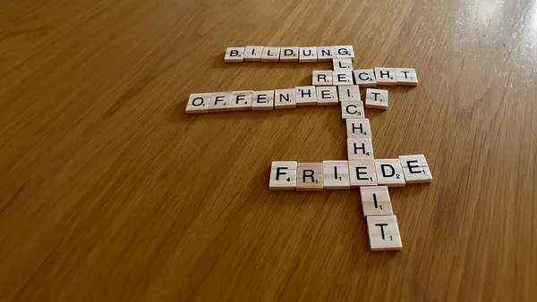 Quelle: Ulli Naefken (EKIBA) Wörter mit Scrabble-Steinen