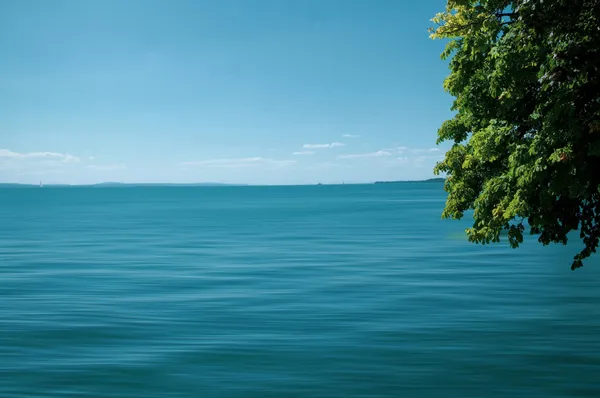 Quelle: christian-lue-llDyE022K-0-unsplash Wasser, Himmel