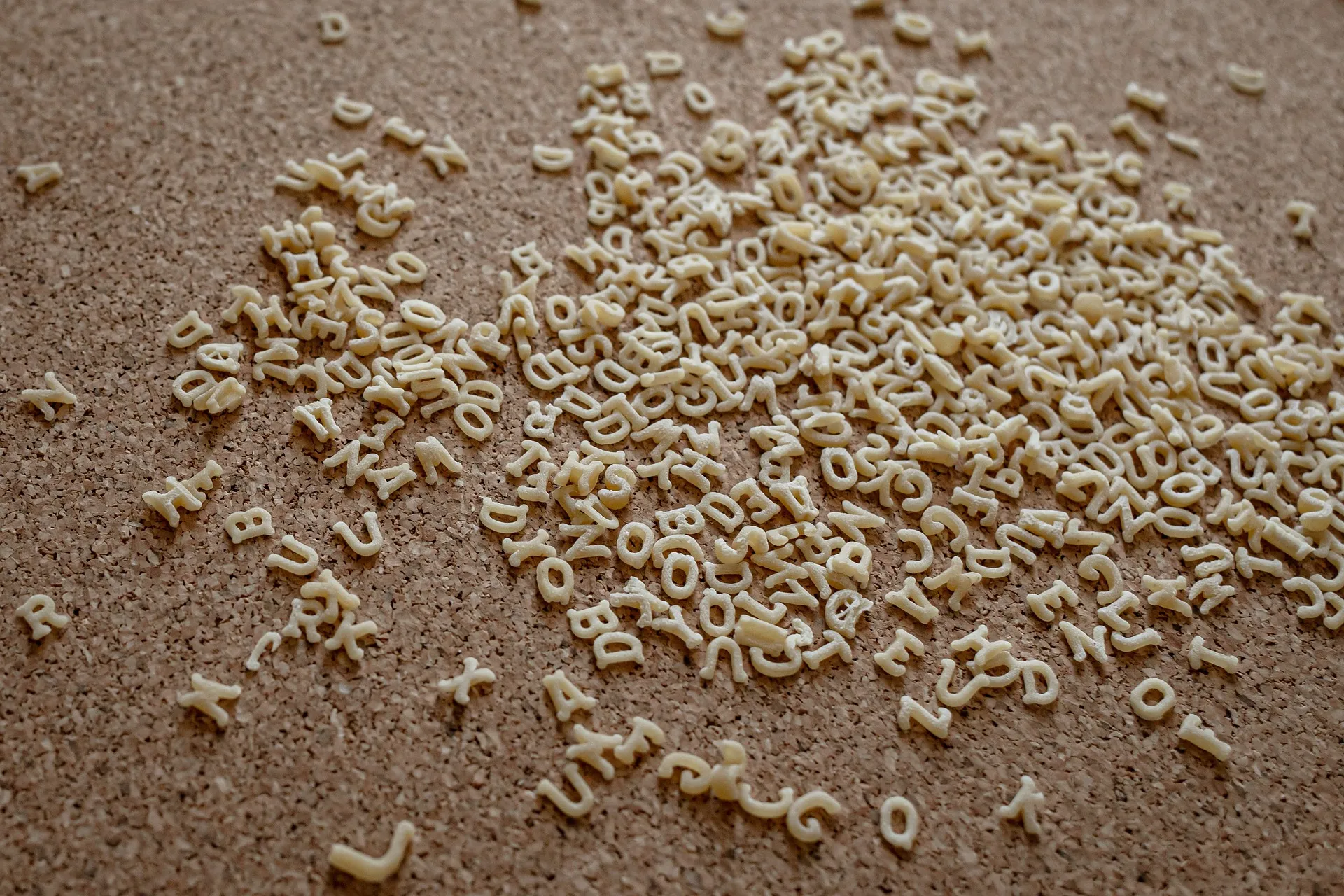 Quelle: Larysa_Shche Nudeln in Buchstabenform
