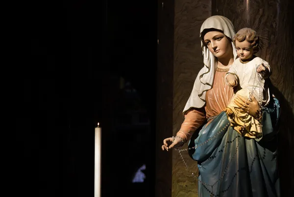 Quelle: nktam/pixabay Statue Maria mit Jesus
