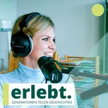 Frau im Aufnahmestudio für den Podcast