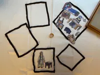 Godly Play Material zum Gleichnis von der kostbaren Perle: 8 Figuren und Gegenstände (Bilder auf Holz aufgezogen), Filzstreifen für Umrisse Häuser, weiße Filzunterlage, Schächtelchen mit Perlen