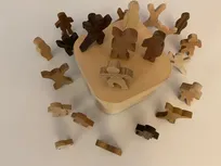 Godly Play Material zum Volk Gottes (große Version): In einer Spanholzdose befinden sich 23 Volk Gottes Figuren