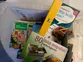 Kiste mit Büchern und Materialien für die Vorqualifizierung Ausbildung und Beruf für Jugendliche ohne Deutschkenntnisse