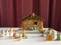 Stall von Bethlehem mit Figuren (4 cm)