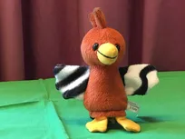Stofftier Wido (ein Wiedehopf) ; Fingerpuppe zu den Kinderbibeln "Komm, freu dich mit mir" und "Komm, lass uns feiern"