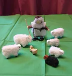 Kleine Hirtenfigur aus mit 6 Schafen und einem Hund aus Holz